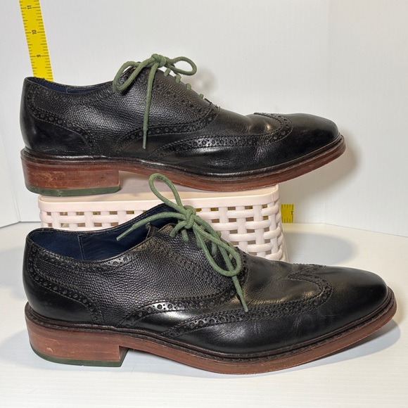 Cole Haan size 10 Black Leather Men's Oxfords with Green Laces soles 22
